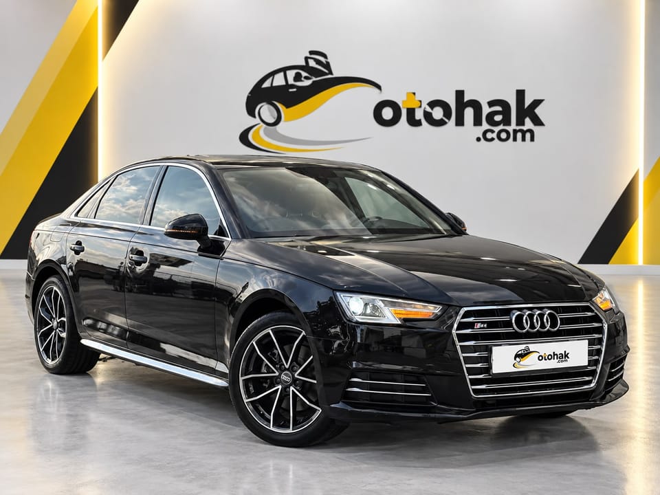 Siyah Audi A4'ün ön çapraz görünüşü